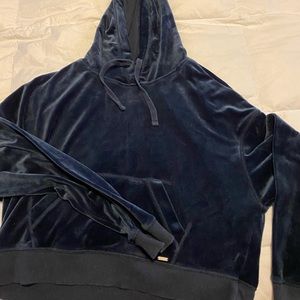 Hollister velvet hoodie
